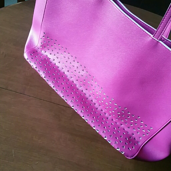Pink tote with triangles cutouts - Picture 3 of 7